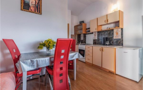 1 Bedroom Cozy Apartment In Liznjan